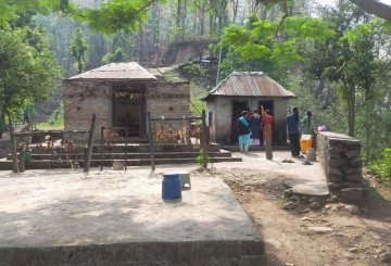 अकला मन्दिरकाे काम अपूरै छाेडेर ठेकेदार बेपत्ता, खेर गयाे बाबुरामकाे निर्देशन